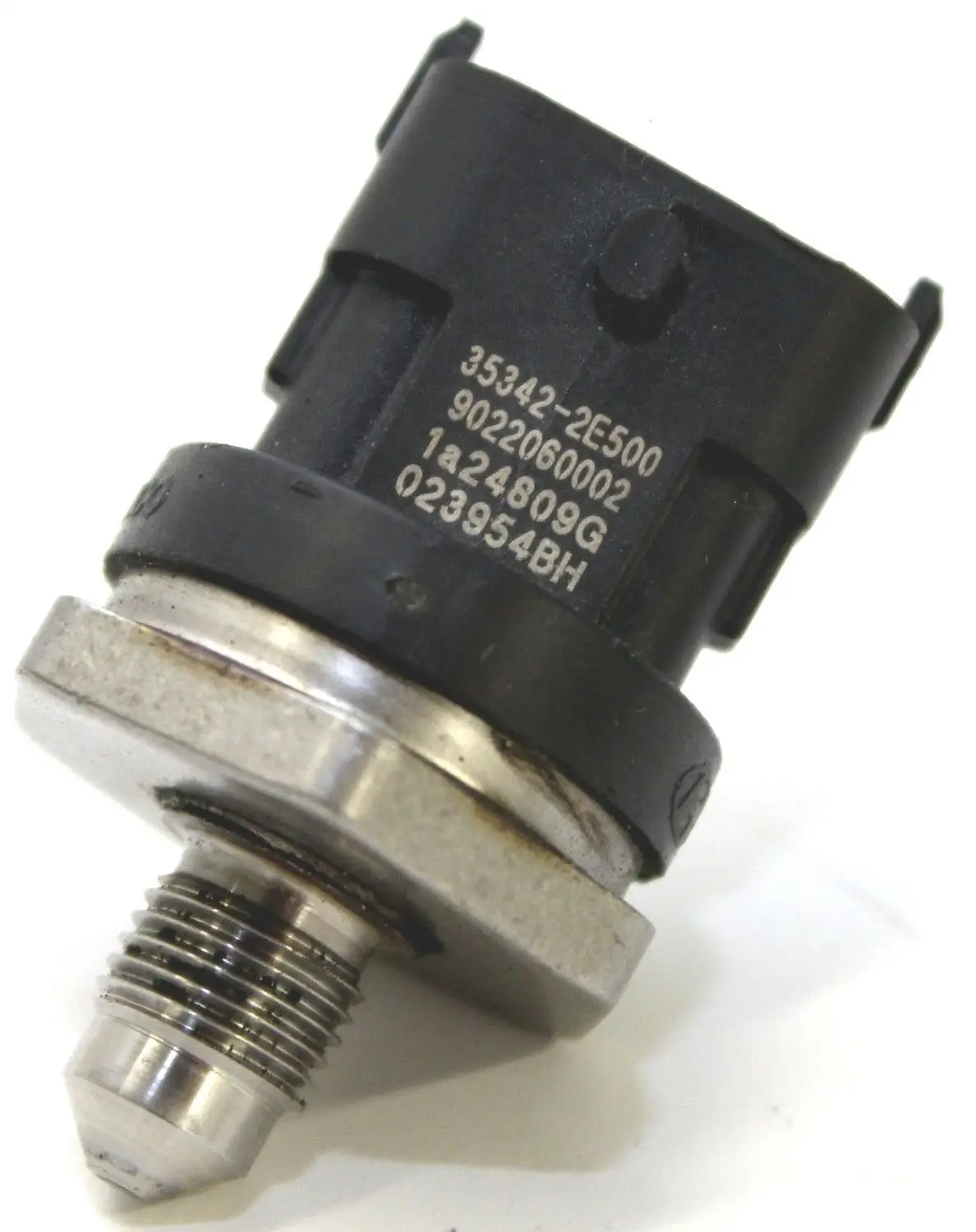 

New Original Fuel Pressure Sensor for Hyundai TUCSON SANTA FE CRETA IX25 Genesis Coupe K9 Azera VELOSTER 353422B100 353422E500