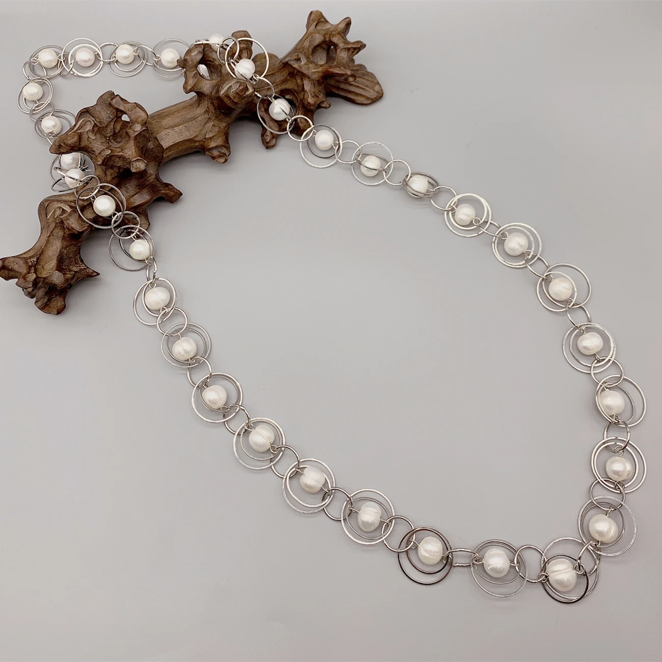 

FoLisaUnique 10-11mm Freshwater White Pearls Necklace For Women Stylish Trendy Jewelry Stainless Steel Long Loop Chain