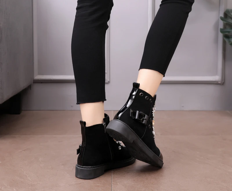 Новинка года; женские Ботинки martin в британском стиле; черные ботинки «Челси» на плоской подошве; ручная отделка шва; короткие ботинки в стиле ретро с круглым носком