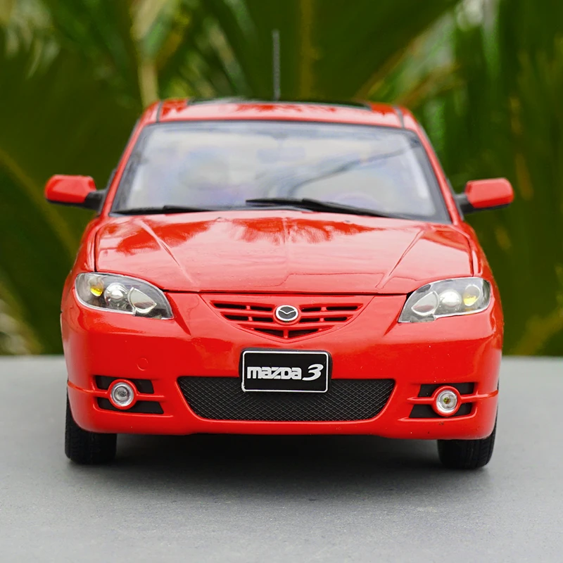 1:18 MAZDA 3 литая под давлением Модель автомобиля игрушки Металлическая Модель автомобиля оригинальная коробка