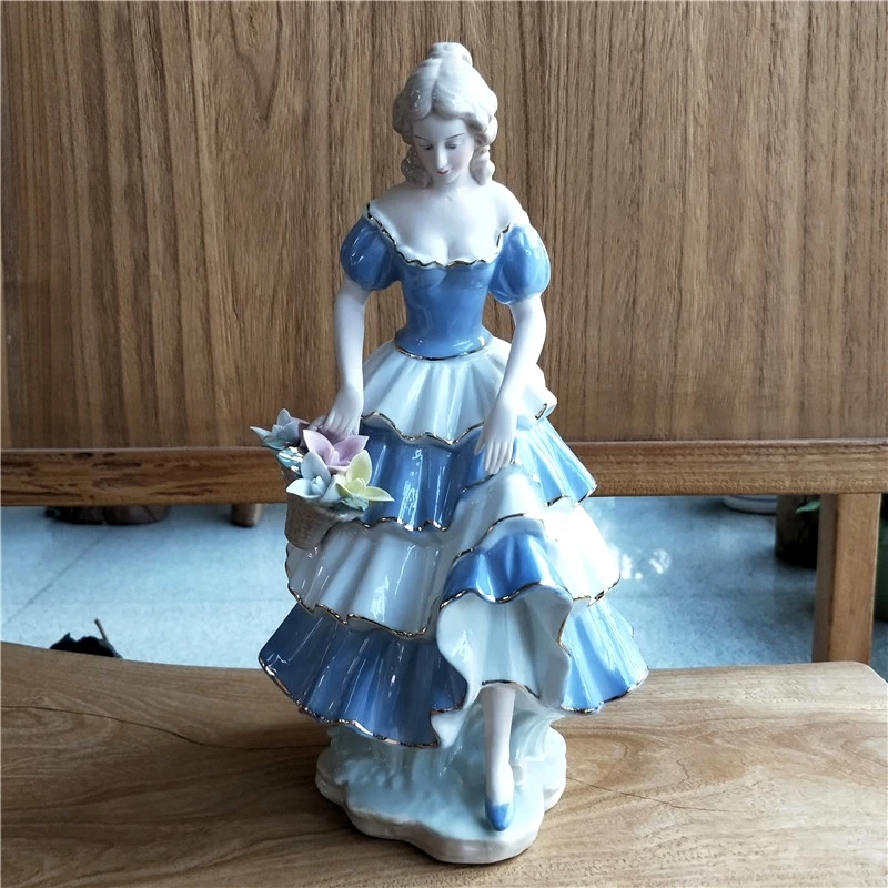 

Porcelain Antique Princess Figurine Handmade Ceramics Royal Girl Statue Royal Adornment Gift Craft for Home Decor Art Collection