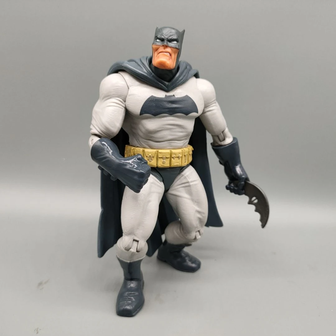 DCC Collectibles DarkKnight Returns Bat Hero 6