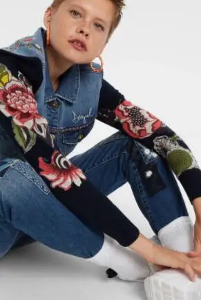 DESIGUAL chaqueta de mezclilla con manga de suéter tela Elastica Fashion Nova