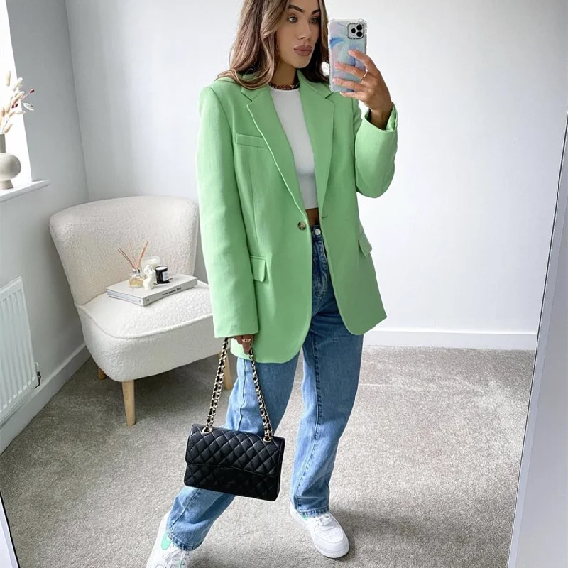 Outfits estilo casual con blazer negro - Como Organizar la Casa