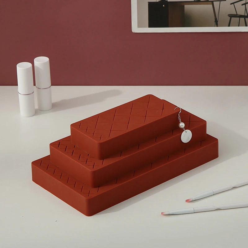 

with Slot Beauty Storage Box Silicone Lipstick Storage Box Space Storage Display for Brush Lipstick Eyebrow Pencil (Red)