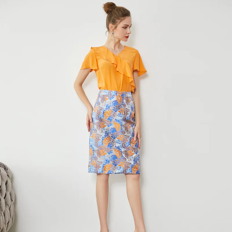 Rok Past Vrouwen Lente Zomer V-hals Korte Mouwen Ruches Zijden Top + Jacquard Potlood Rok Tweedelige Set Vrouwelijke S-XL Rok Past Vrouwen Lente Zomer V-hals Korte Mouwen Ruches Zijden Top + Jacquard Potlood Rok Tweedelige Set Vrouwelijke S-XL