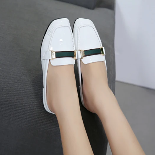 White slipper Туфли без задника из натуральной лакированной кожи; итальянская дизайнерская обувь; роскошная женская обувь; коллекция года; красные шлепанцы без задника на плоской подошве с квадратным носком; шлепанцы без шнуровки; лоферы; цвет белый - Цвет: White slipper