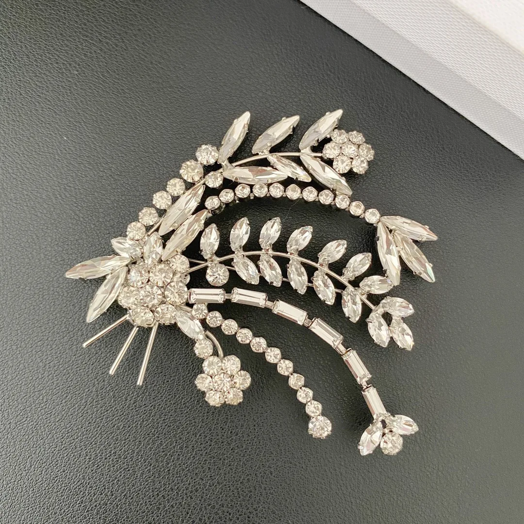

Brooch Fashion Elegant Flower Pins Broche Accessories Brooches For Women Cute Things Pin Clothing Temperament