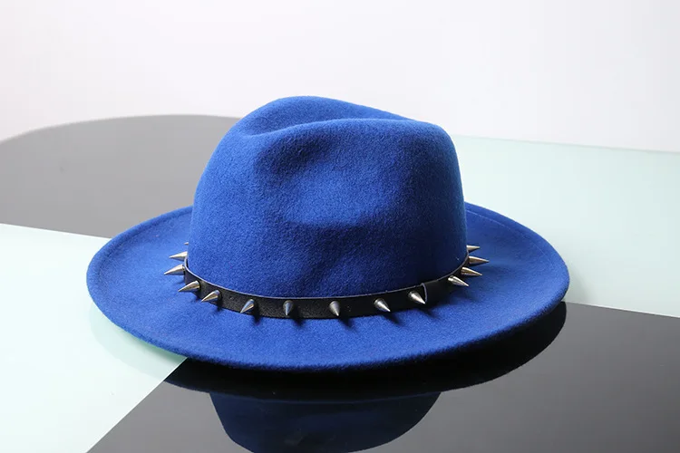 Женские Fedoras Новая Европа и Америка осень зима шерстяная войлочная шляпа Заклепки декоративный Топ джазовая шляпа для мужчин женщин