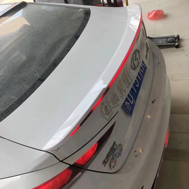 Для hyundai Elantra спойлер- светодиодный свет ABS Материал заднее крыло автомобиля праймер цвет задний спойлер