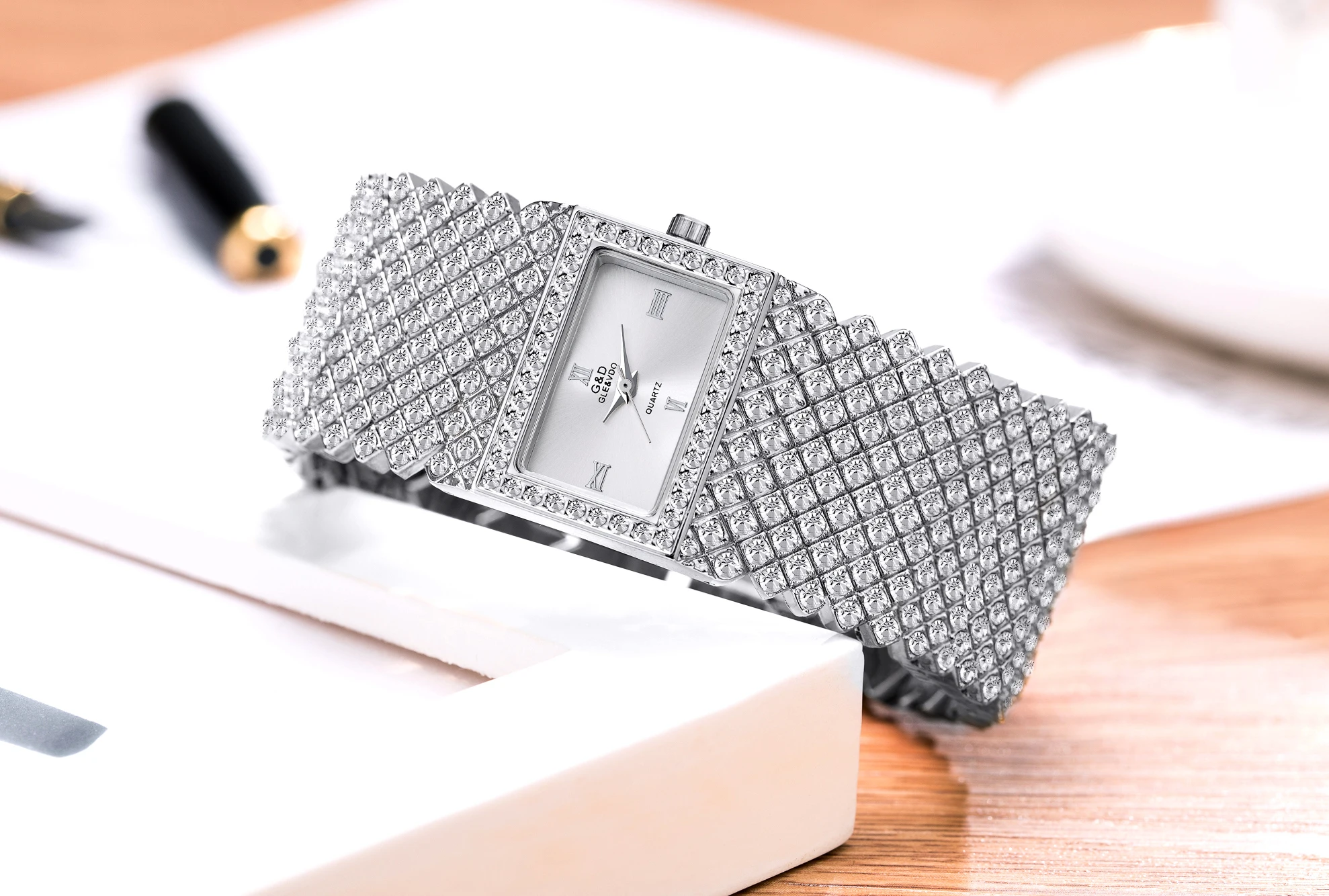 New Ladies Fashion Casual Bracelet Watch Japanese Movement Quartz Watch Diamond Stainless Steel Band Women's Watch Gift Watch