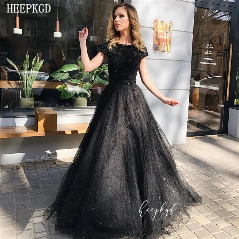Блестящее черное длинное фатиновое вечернее платье с короткими рукавами