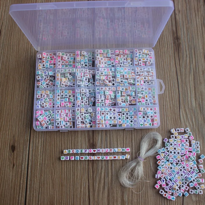 Cena 1620 sztuk okrągłe akrylowe list zestaw koralików dla dziecka bransoletki naszyjnik Making zroszony materiał z tworzywa sztucznego alfabet koraliki pudełka