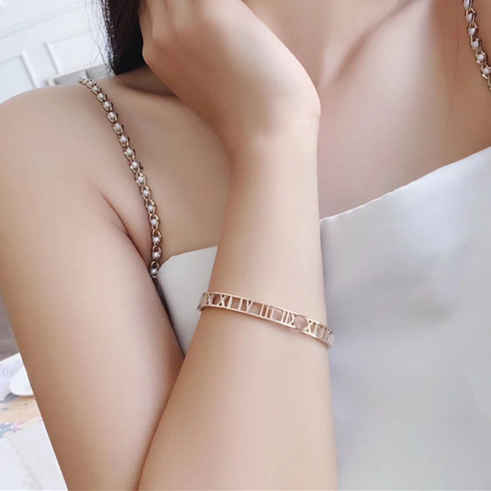 Hot Classic Design Hollow Roman Numeral Bracelets & Bangles Beautiful And Elegant Fine Jewelry For Women Stainless Steel Bangle 6