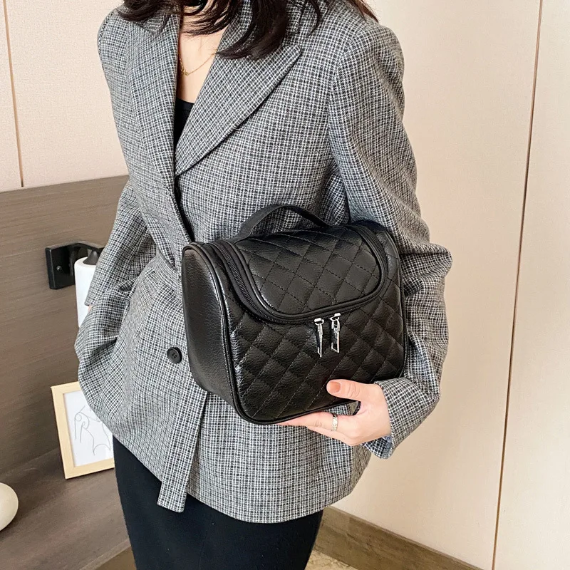 

Woman Bags 2020 Fashion Plaid Handbags Trendy Cosmetic Bag Girls MakeUp Box Beauty Storage Large Pouch Designer Black Wash Bag