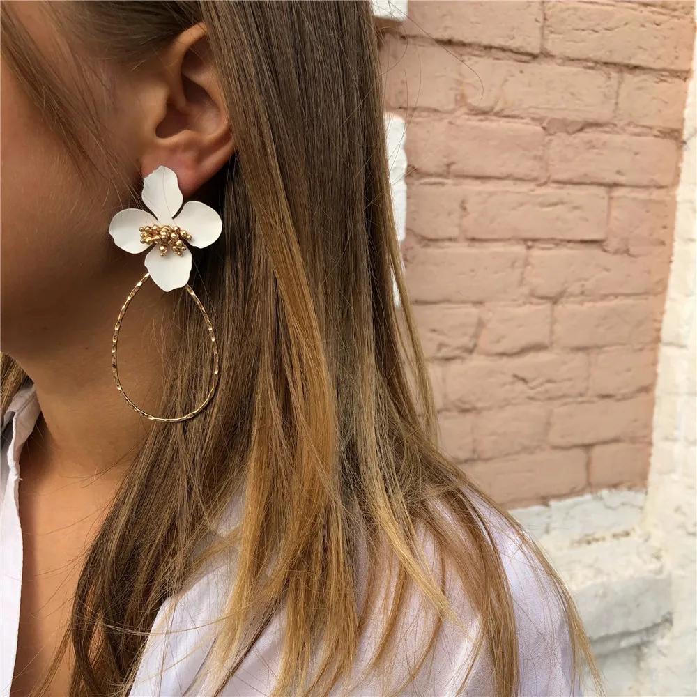 

2019 F/W New Arrival Pretty Gold Color Platin Red and White Floral Drop Earrings For Women New Year Party Wearing