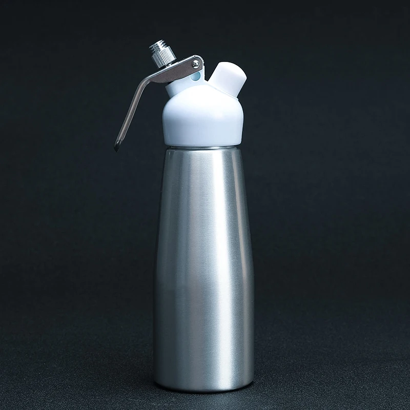 ホイップクリームディスペンサー (0.5l) 、2つの装飾的なノズル