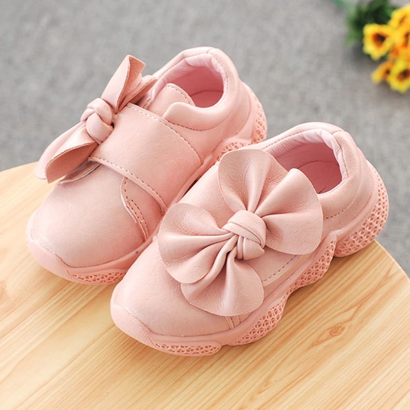 Kinder Leder schuhe Mädchen 2019 Frühling Herbst Mädchen Baby Prinzessin Bowknot Turnschuhe Weiche Nicht slip Hochzeit Party Kleid Schuhe-in Turnschuhe aus Mutter und Kind bei