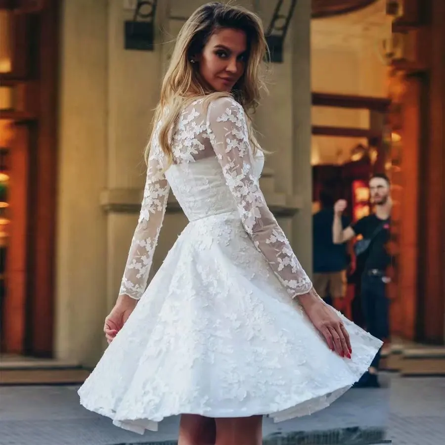 Wedding gown knee length | Beachweddingtips.com