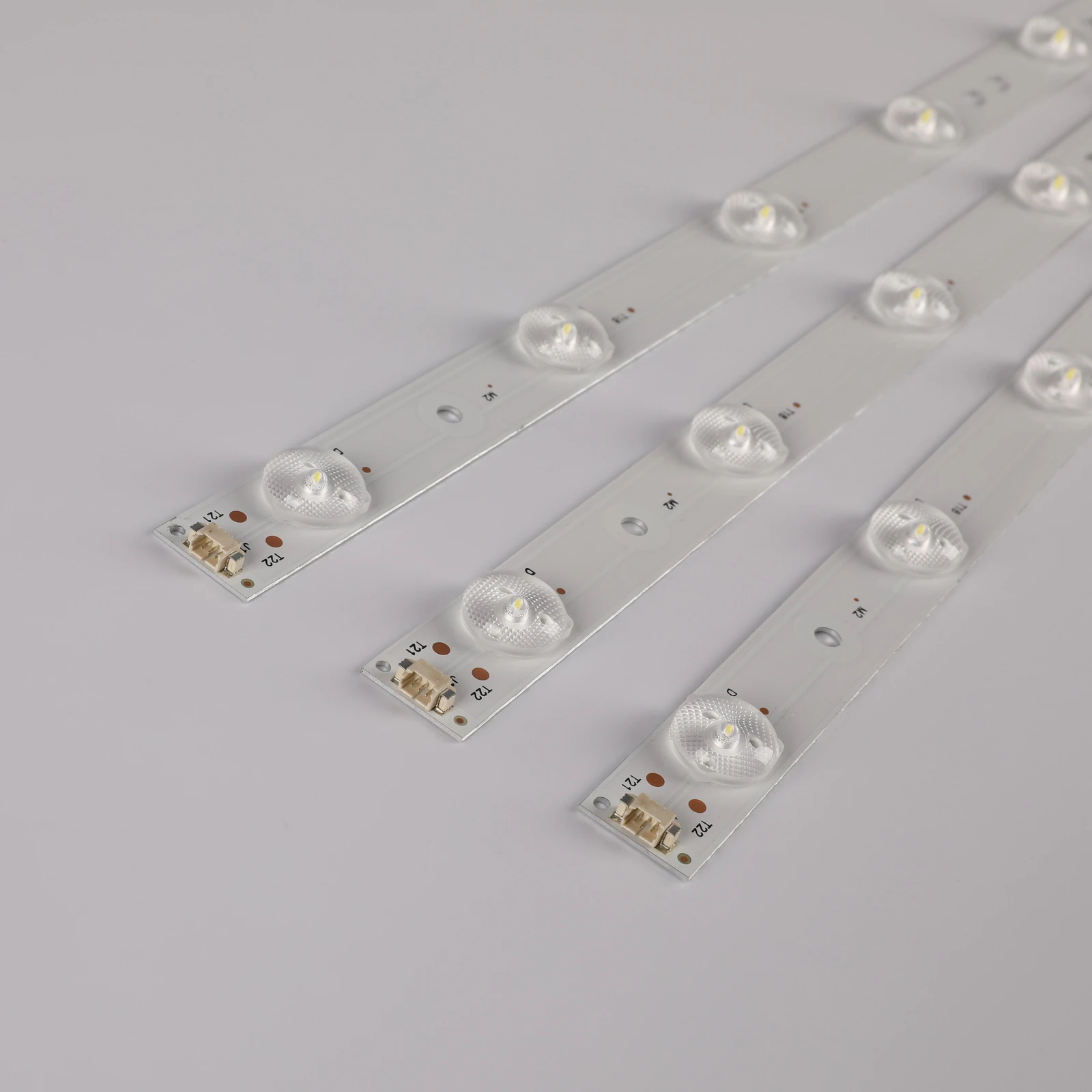 

LED315D10-07(B) 30331510219 1set=3pcs Led backlight for LE32B310N 32E3000b 32E3000C LC320DXJ