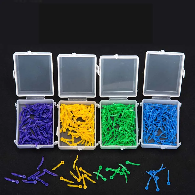 

100pcs Medical Disposable Plastic Dental Wedges with Hole Arc Concave Design Diastema Wedges With End Circular Hole Dentist Tool