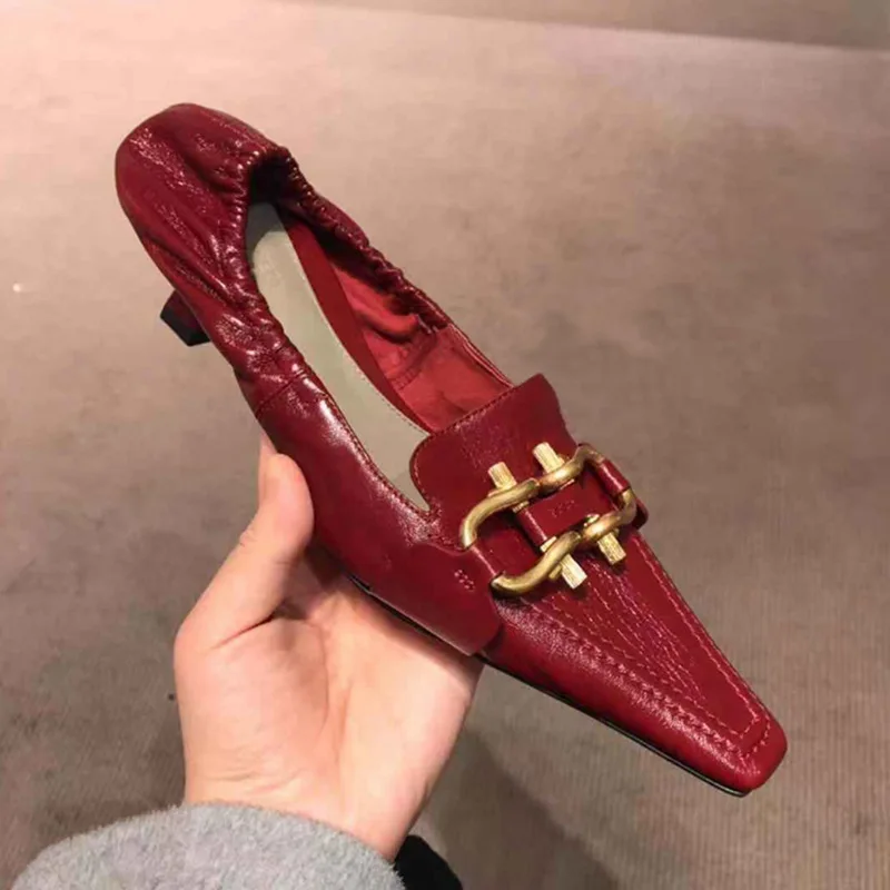 

The Spring and Autumn New Square Title Buckle Shallow Mouth Loafers Medium Heel Small Leather Shoes Women's Shoes Red Heels