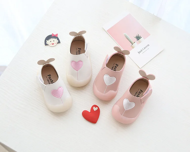 Специальный для новорожденных; для маленьких девочек; Туфли без каблуков 0-18Month сердце шва удобные с пуховной внутренной частью сад для детей ясельного возраста, подарок, которые делают первые шаги;