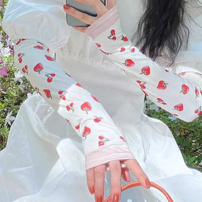 

Unisex Summer Sunscreen Arm Sleeves Sweet Daisy Floral Strawberry Print UV Protection Ice Silk Driving Fingerless Gloves