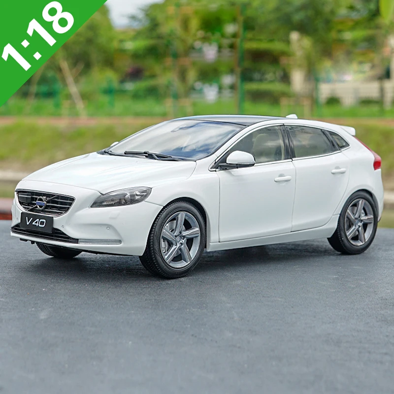 1:18 Volvo V40 литая под давлением Модель автомобиля игрушки Металлическая Модель автомобиля оригинальная коробка