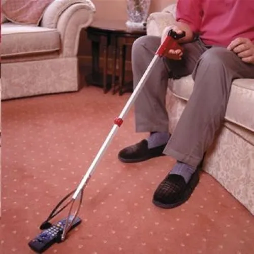 Пластмассовый унитаз. Инструмент для доставания упавших. Кольцо упало в раковину. Насос в ведро и в колодец. Как достать упавшую вещь.