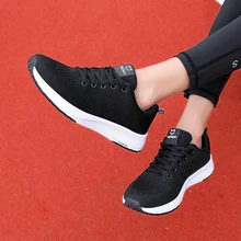 Светильник; женские кроссовки; сетчатые дышащие черные кроссовки; Лидер продаж; нескользящие женские кроссовки; высокое качество; обувь для бега на открытом воздухе