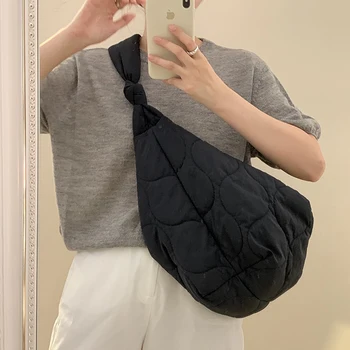 

2020 New Ladies Dumplings Package Simple Fashion Trend Wild Personality Shoulder Messenger Bag Purse Ins Chic Chest Bag Black