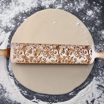 

New Dog Christmas Deer Embossed Wooden Roller for Baking Biscuits Noodles Fondant Cake Dough Roller with Patterned Snowflake