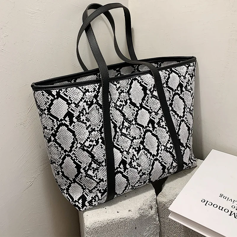 

Shoulder Bag Female Tote Bag Korean Version Underarm Bag Street Fashion Shopping Bag