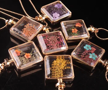 

Fashion Women Creative Handmade Dry Flower Square Perfume Bottle Pendant NecklaceTransparent Glass Bottle Necklace Accessories