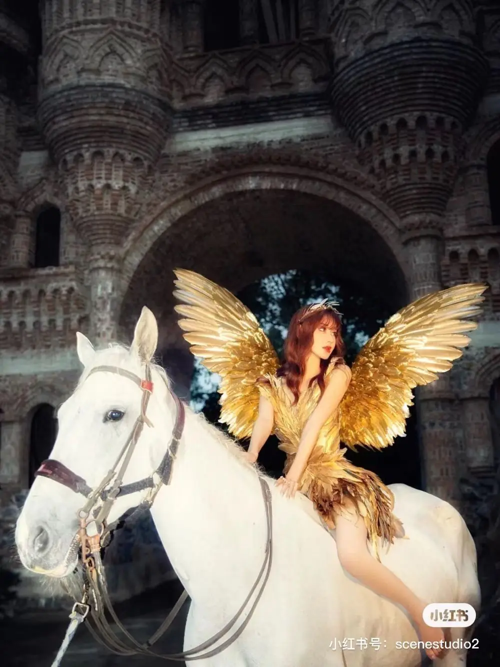 Костюмы для косплея на Хэллоуин, индивидуальные золотые перья, крылья  ангела, девушка, будущее, технология, для вечевечерние, сцены, певицы, шоу,  костюм | AliExpress