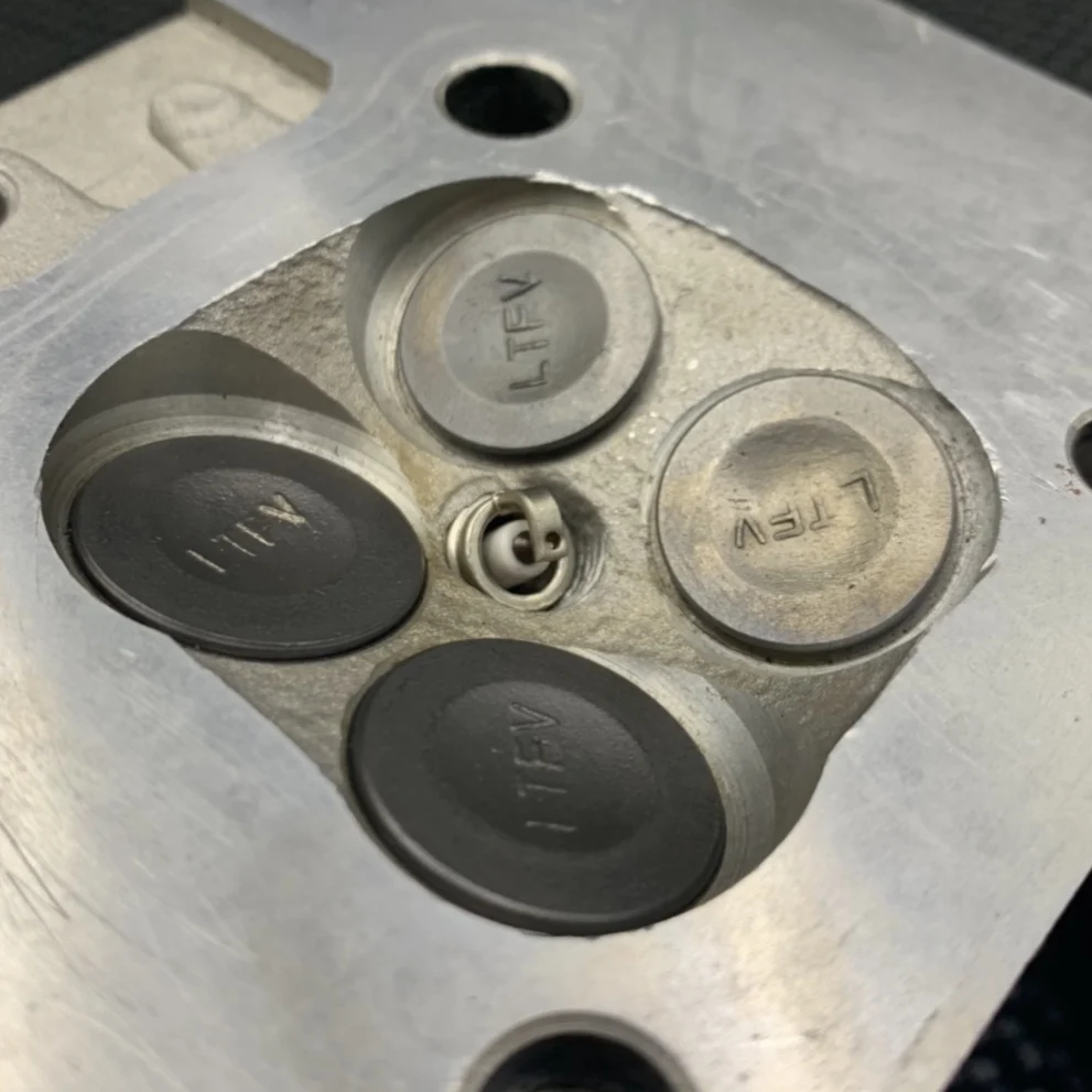 4 valve cylinder head