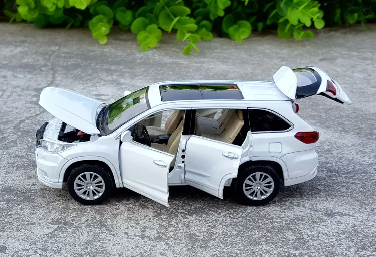 Лицензионная коллекция из сплава и металла в масштабе 1:32 фотосессия для TOYOTA