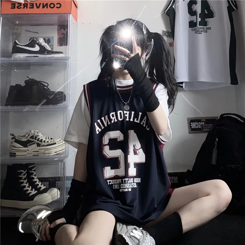 

Vintage Harajuku Graffiti Letter Printed Basketball Fake Two Pieces T-Shirt Top 2020 Summer Woman Man Tee Shirt Female Vestidos