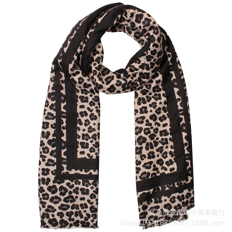 

Leopord Pattern Bordered Design Good TR Fabric on Both Sides of Pull Shall on Both Sides of Covered Edge Europe And America Temp