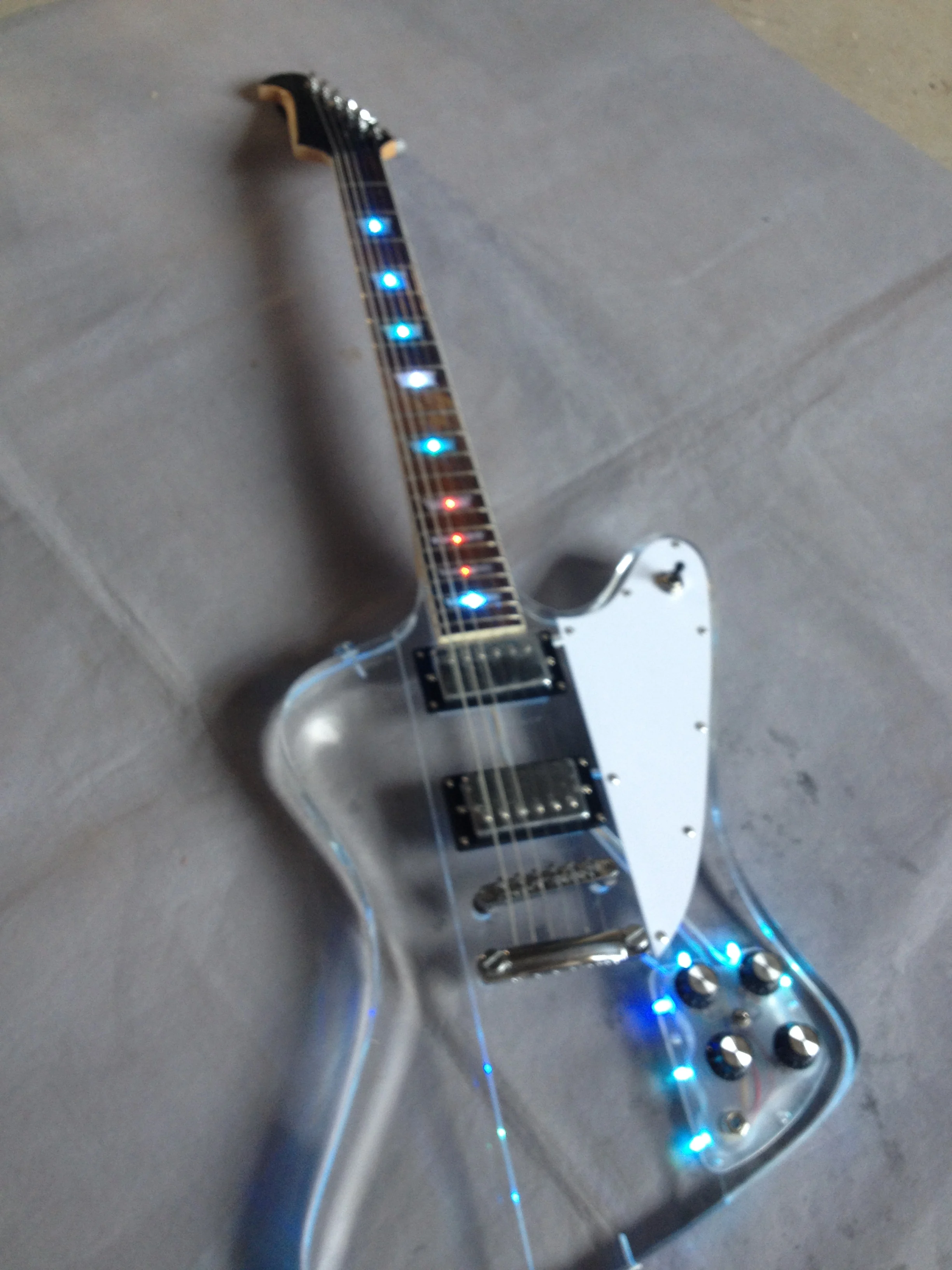 

Electric Guitar/Acrylic Maple Neck High-end LED Lighting Guitar/Customizable Chinese Electric Guitar