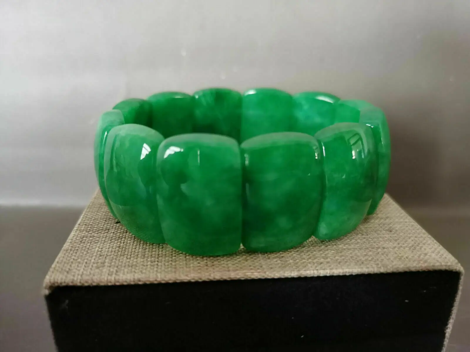 

Natural Green jade hand Bracelet Elastic force jade bracelet