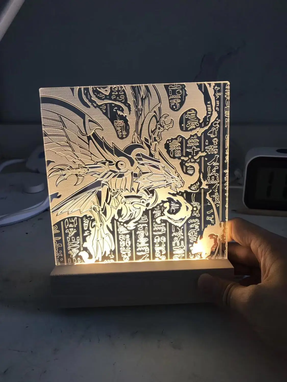 

Yu-Gi-Oh cardBlue-Eyes White Dragon and Dark Magician Girl derivative a night light with a great atmosphere