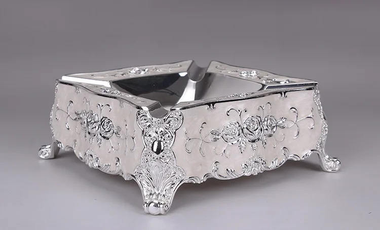 4351571328_2072143039