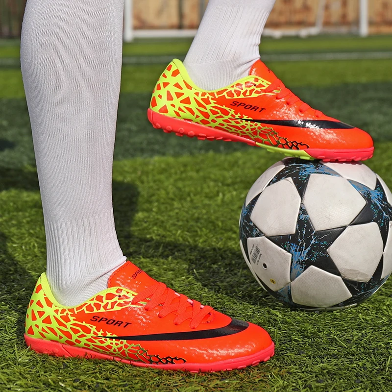Футбольные кроссовки мужские легкие короткие шипы уличная футбольная обувь черный белый размер 35-44 тренировочные футбольные кроссовки TF Бутсы