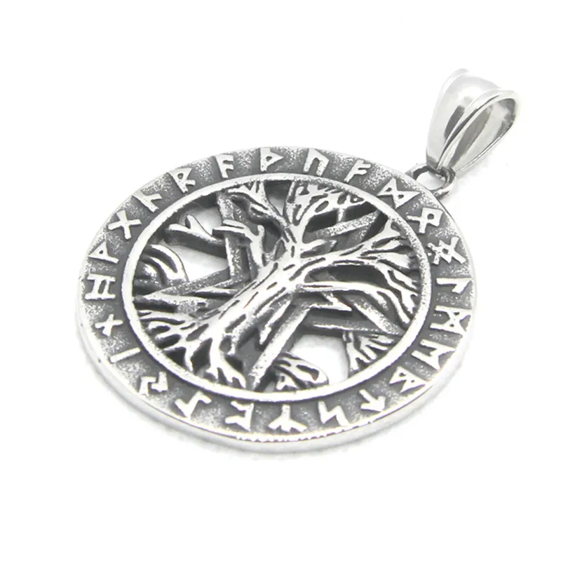Кулон защиты. Амулет богини фригг. Кулон защиты. Брелок с лезвием у девушки. Кулон защиты.