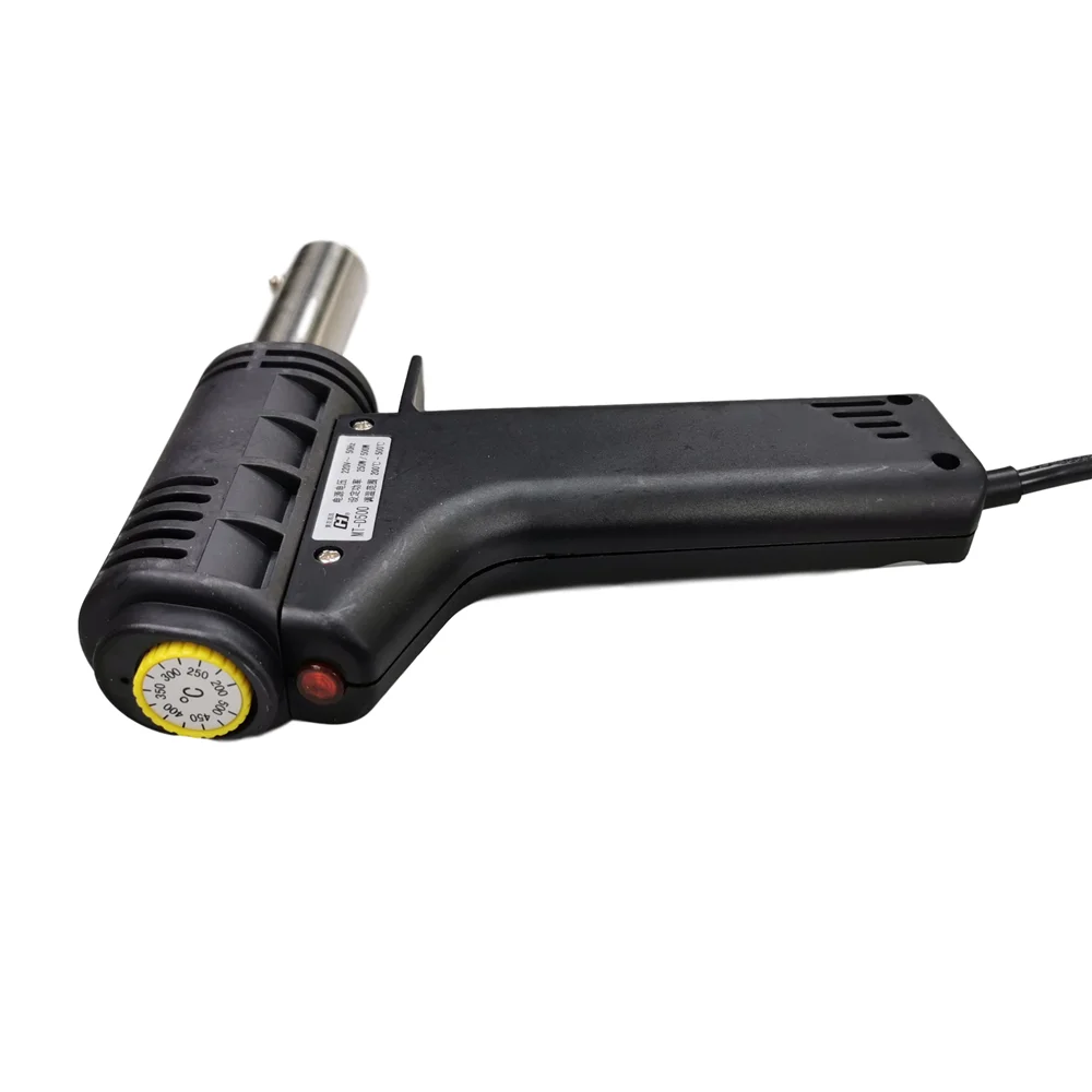 Ponceuse à bande 500W en action sur une pièce métallique, produisant des étincelles