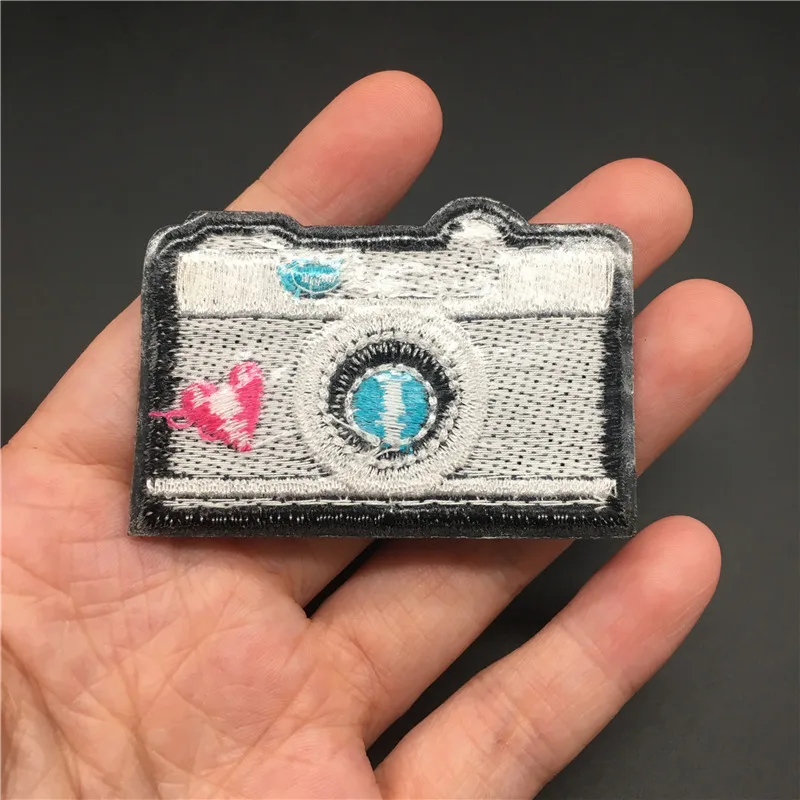 1PCS Nette Kamera Größe: 5,6x3,8 cm Stickerei Streifen für Kleidung Rucksack Eisen auf Patch Nähen Kleidung Aufkleber Applique DIY Abzeichen – Detail 5