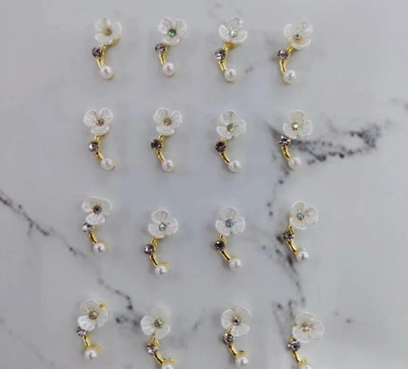 

100 pcs 4 Colors 3D Rhinestone nail studs / bling crystal design charm Nail design nail art/ jewelry Nail shell flower jewelry