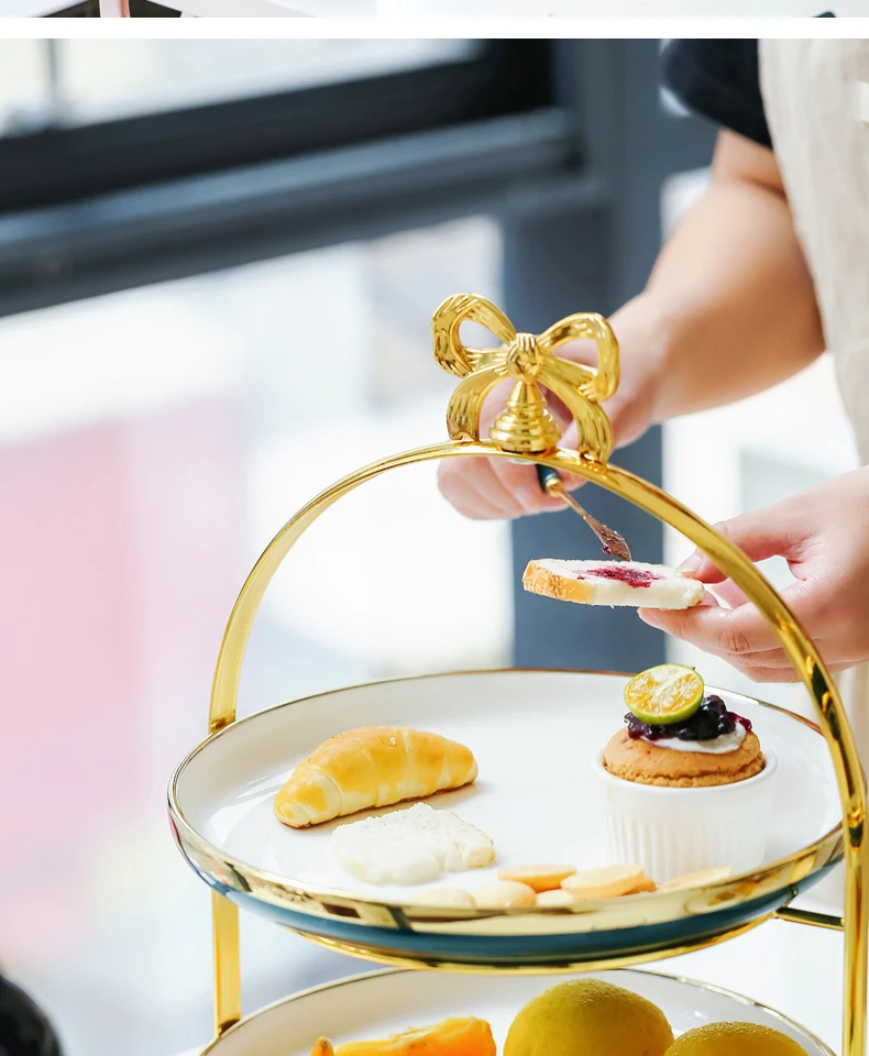 Скандинавский простой золотой двухслойный трехэтажный банкетный стол фруктовый поднос послеобеденный закуска к чаю десерт торт стенд выставочный зал